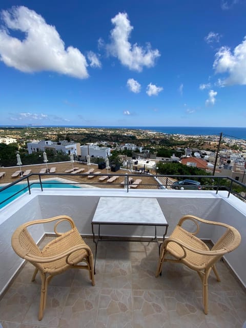 Amazones Village Suites Hotel in Piskopiano