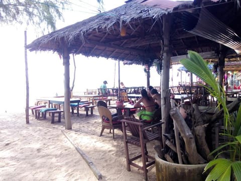 Chill Chill Long Beach Hostel Hostel in Sala Dan