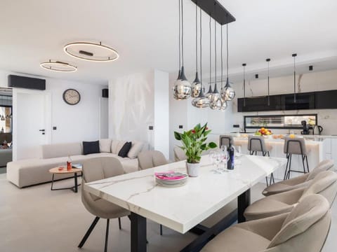 Luxury villa with swimming  pool and sauna Resort in Okrug Gornji