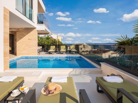 Luxury villa with swimming  pool and sauna Resort in Okrug Gornji