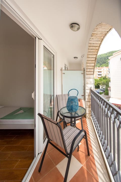 Villa DiEden Apartment hotel in Budva