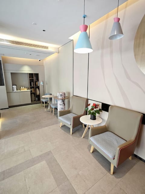 Home Inn Neo Tianjin West Railway Station Changhong Park Metro Station Hotel in Tianjin