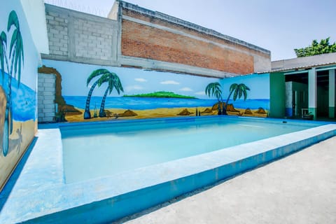 Swimming pool [outdoor]