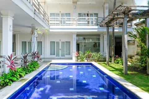 Urbanview Hotel Lilis Ikvala Radha Resort in North Kuta