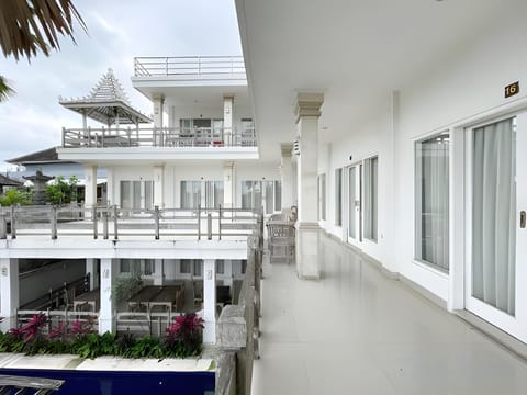 Urbanview Hotel Lilis Ikvala Radha Resort in North Kuta