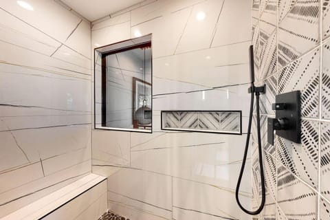 Lake house with pier and grill Lodge in Lake Hamilton