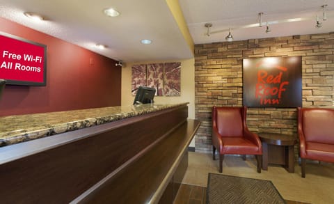 Red Roof Inn Detroit - Warren Hotel in Madison Heights