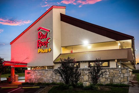Red Roof PLUS+ Nashville North - Goodlettsville Hotel in Goodlettsville