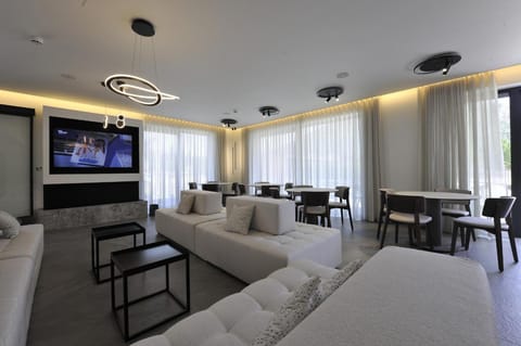 Shared lounge/TV area