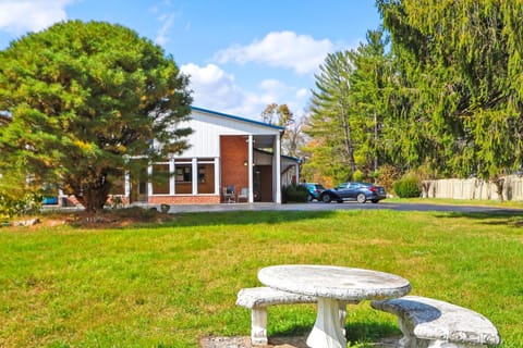 Hotel O Relax Inn Lewisburg near I-64 Hotel in Lewisburg