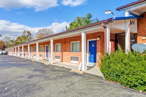 Hotel O Relax Inn Lewisburg near I-64 Hotel in Lewisburg