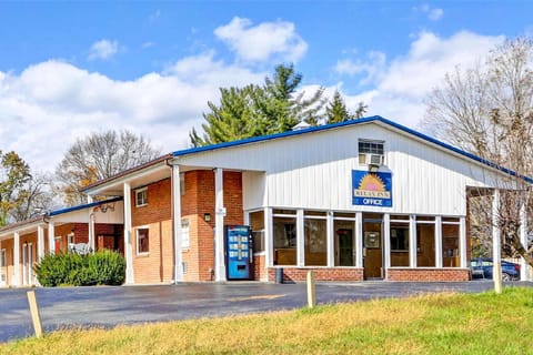 Hotel O Relax Inn Lewisburg near I-64 Hotel in Lewisburg