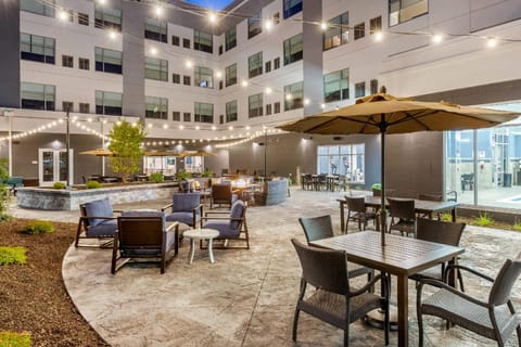 Cambria Hotel Davenport Quad Cities Hotel in Bettendorf