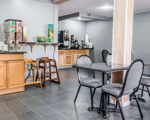 Quality Inn Grand Rapids North Hotel in Grand Rapids