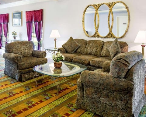 Econo Lodge Canton I-55 Hotel in Mississippi