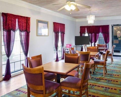 Econo Lodge Canton I-55 Hotel in Mississippi