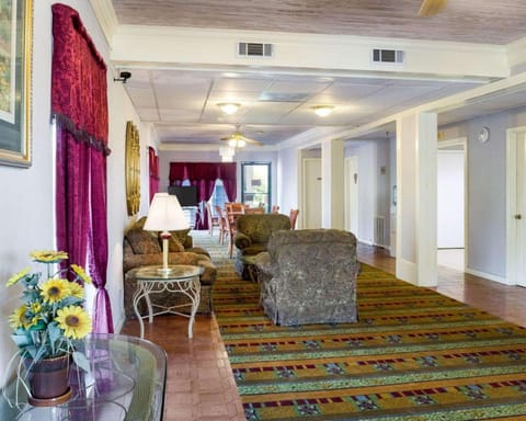 Econo Lodge Canton I-55 Hotel in Mississippi