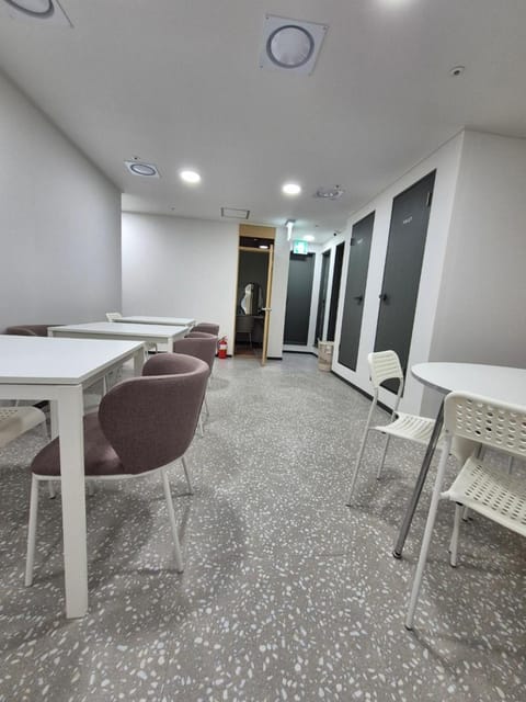 Shared lounge/TV area