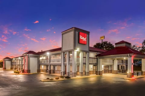 Red Roof Inn & Suites Athens, AL Hotel in Wheeler Lake