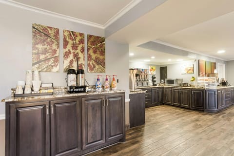 Red Roof Inn & Suites Athens, AL Hotel in Wheeler Lake