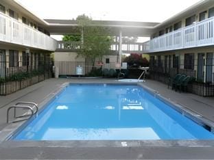 Pepper Tree Inn Hotel in Beaverton