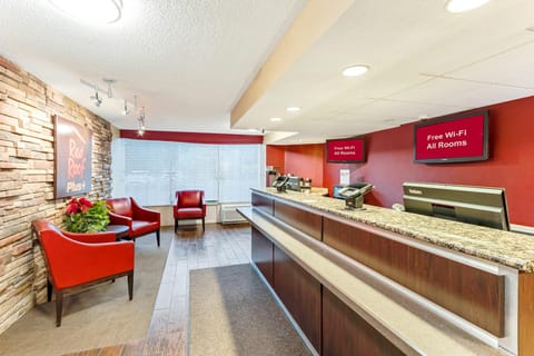 Red Roof PLUS+ Mt Pleasant - Patriots Point Hotel in Mount Pleasant