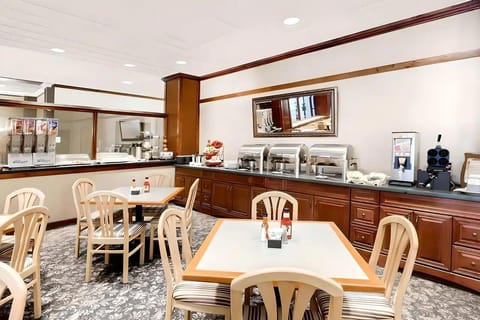 MainStay Suites Lansing West Hotel in Lansing