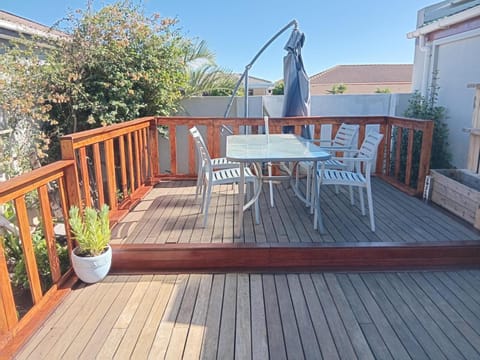 Neats Accommodations Bed and Breakfast in Cape Town