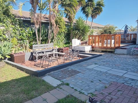 Neats Accommodations Bed and Breakfast in Cape Town