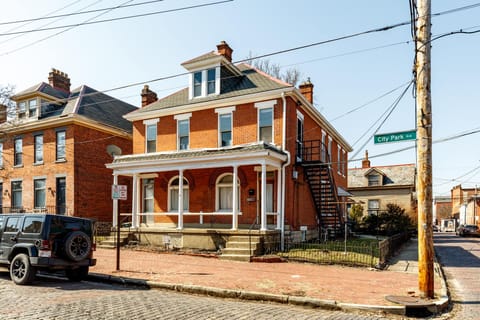 Short North - Parking Free - Pets - Convention Hotel in German Village