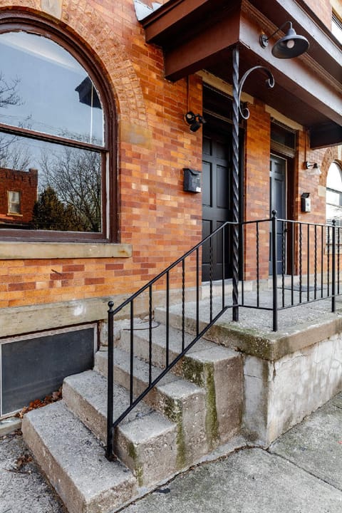 Short North– Parking Free - King Bed - Convention Hotel in Ohio