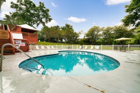 Mountain Meadows Hotel in Pigeon Forge