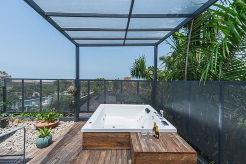 The Lima Ocean Suites Pererenan Resort in North Kuta