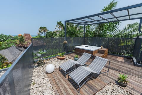 The Lima Ocean Suites Pererenan Resort in North Kuta