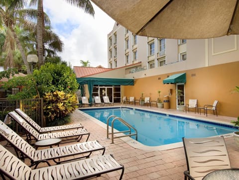 Swimming pool [outdoor]