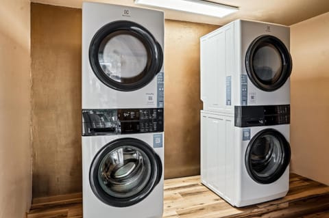 Luxx Lodge, Glamping & RV Park Inn in Ranchos De Taos