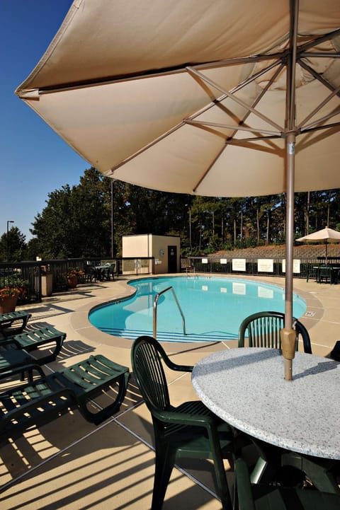 Swimming pool [outdoor]