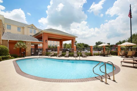 Swimming pool [outdoor]