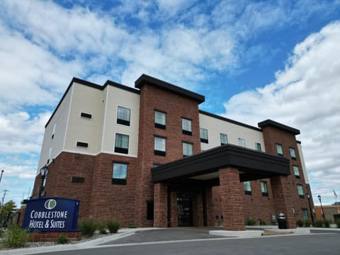 Cobblestone Hotel & Suites - Waukesha/West Milwauke Hotel in Waukesha