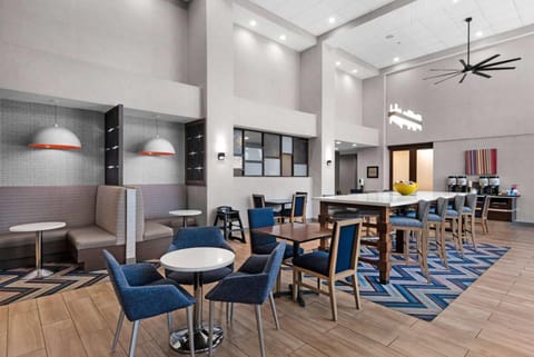 Hampton Inn & Suites Pensacola I-10 North at University Town Plaza Hotel in Pensacola