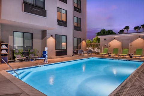 Swimming pool