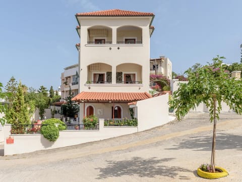 Villa in Rethymno with Pool  Jacuzzi Resort in Crete