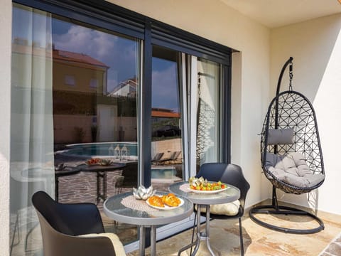 Luxe villa in Pula with pool and jacuzzi Resort in Fažana