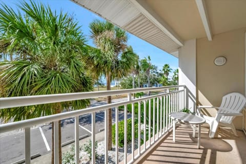 Palm Terrace Waterfront Htd Pool Hot Tub Tennis Inn in Ruskin