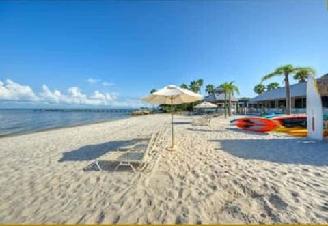 Palm Terrace Waterfront Htd Pool Hot Tub Tennis Inn in Ruskin