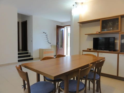 Shared lounge/TV area