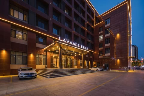 Lavande Hotel Tianjin Wuqing High-speed Railway Station Daguangming Center Hotel in Tianjin