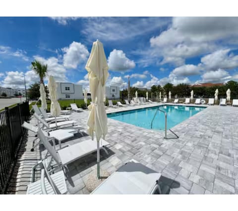 The Elegant Retreat w/ heated pool near Disney ! Hotel in Loughman