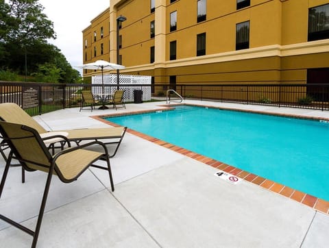 Swimming pool [outdoor]