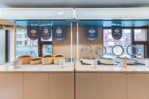 Hanting Hotel Yanqing Wanda Plaza, Beijing Hotel in Beijing